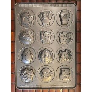 Halloween 12-Cavity Non-Stick Cookie Pan GoodCook Sweet Creations 16"x11"